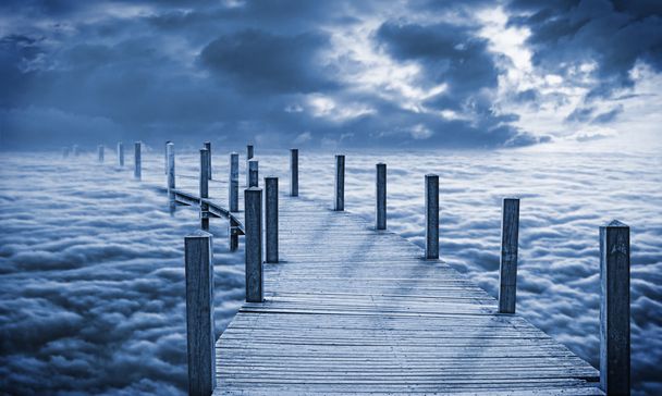 Ponte sobre as nuvens
 - Foto, Imagem