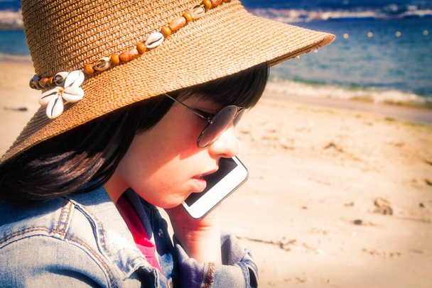 girl in a hat talking with her mobile phone - Foto, immagini