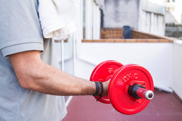 man exercising with dumbbells in the gym - Φωτογραφία, εικόνα