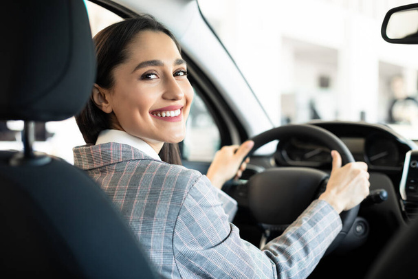 Happy Woman Sitting In Auto In Dealership Center - Foto, Imagem