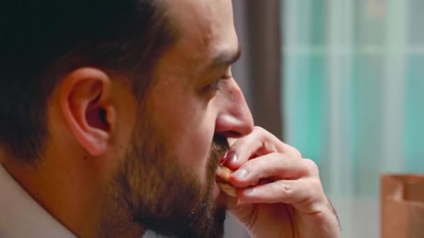 Close up of businessman biting from a burger - Πλάνα, βίντεο