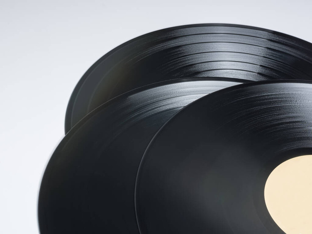 Détail avec flou de la surface de trois disques vinyles
 - Photo, image