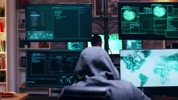 Team of organised cyber criminals hacking the government - Materiał filmowy, wideo