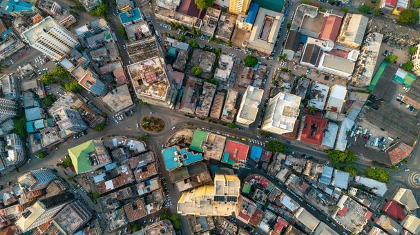 ダルエスサラーム市の平和の天国の空撮 - 写真・画像