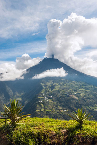 έκρηξη του ενός ηφαιστείου tungurahua, οροσειρά Δυτική από την - Φωτογραφία, εικόνα