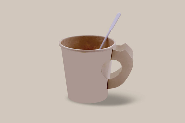 taza de café de papel sobre fondo marrón
 - Foto, imagen