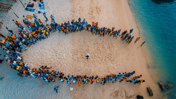 diversión acróbatas de playa en Zanzíbar
 - Foto, imagen