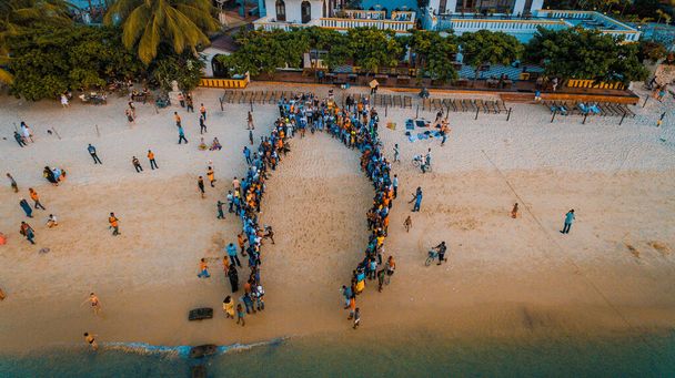 zábava na pláži akrobaty v Zanzibar - Fotografie, Obrázek