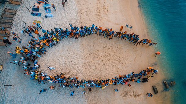 diversión acróbatas de playa en Zanzíbar
 - Foto, imagen