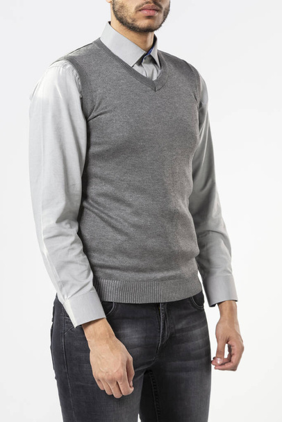 a man in a knitted vest and shirt on a white background - Foto, afbeelding