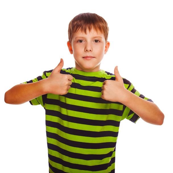 Poika lapsi raidallinen vaalea paita sormet ylhäällä
 - Valokuva, kuva