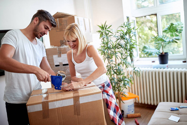 young couple packing, moving.  packing, moving, new beginning, concept - Φωτογραφία, εικόνα