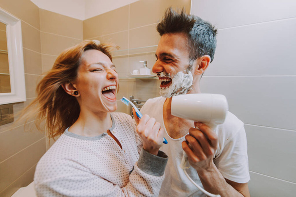 Two young adults at home - Beautiful couple having fun in the bathroom - Fotoğraf, Görsel