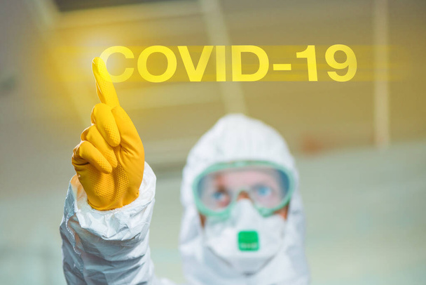 Covid-19 wuhan coronavirus concept with epidemiologist using virtual screen, selective focus - Photo, Image