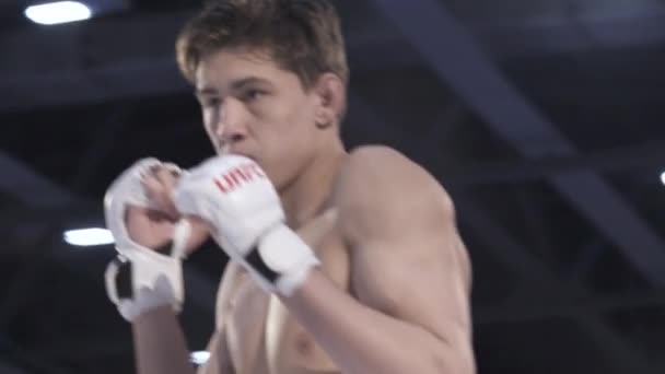 Fight in the MMA octagon. Slow motion. Kyiv. Ukraine - Video, Çekim