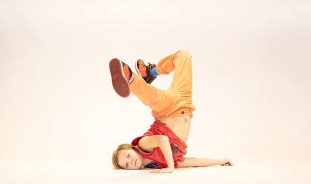 Chico Breakdance, niño loco
  - Foto, Imagen