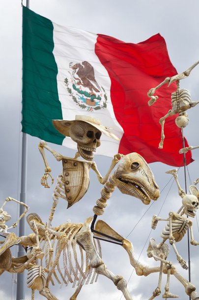 Los esqueletos es el atributo obligatorio del Día Tradicional de los Muertos
 - Foto, imagen