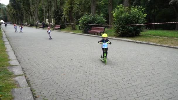 LVIV, UKRAINE - SEPTEMBER 21, 2019: Children 's cycling in the city park. Slow motion. - Кадри, відео