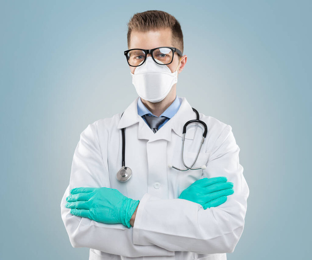 Doctor wearing respiratory mask for protection against viruses and bacteria - Photo, Image