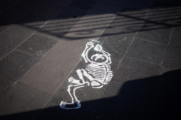 Lénárd (la calavera Lénárd) csontváz kötelező attribútum, a nap, a piros - Fotó, kép