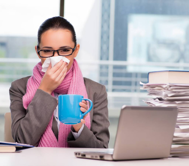 Young businesswoman sick in the office - Foto, Imagen