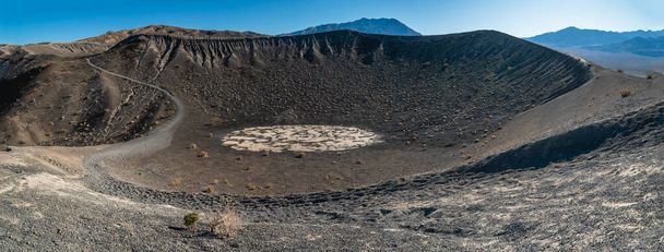 Little Hebe Crater, πανοραμική θέα, Εθνικό Πάρκο Death Valley, Καλιφόρνια - Φωτογραφία, εικόνα