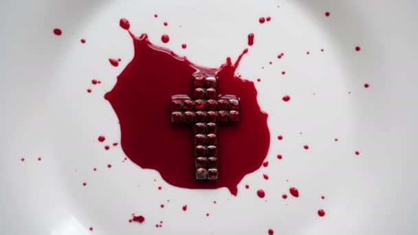 Gros plan de la croix de Jésus avec du sang - Séquence, vidéo