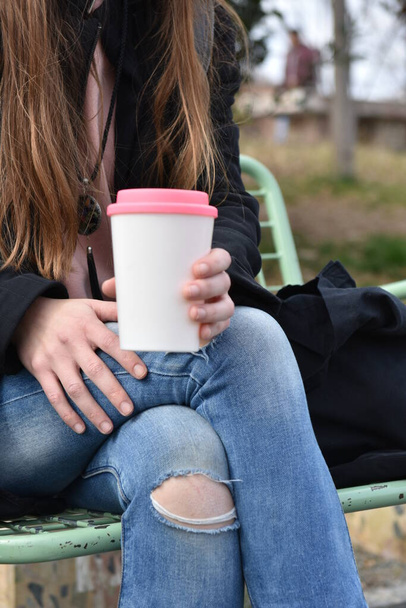 Female hand holding reusable coffee mug. Take your coffee to-go. - Foto, Imagem