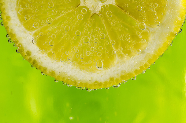 baloncuklar içinde limon - Fotoğraf, Görsel