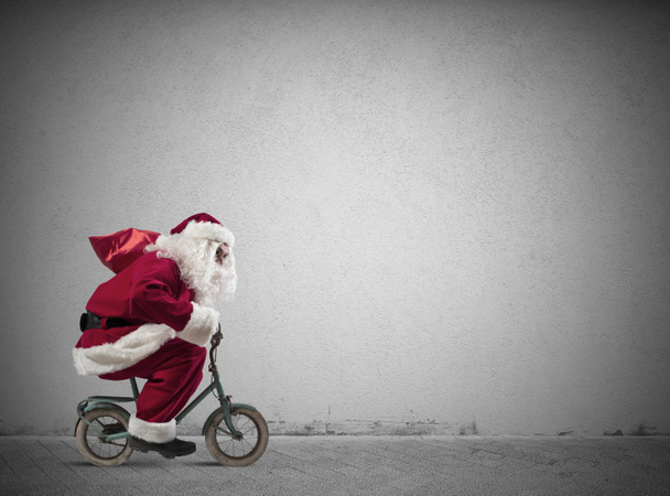 Fast Santa Claus en la bicicleta
 - Foto, imagen
