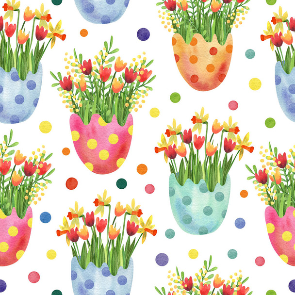 Suluboya kusursuz desen. Renkli polka yumurtaları bahar çiçekleriyle süslüyor. Nergis, lale ve mimoza. Kumaşlar, ambalaj kağıtları, duvar kağıtları, örtüler için harika. Paskalya tasarımı. - Fotoğraf, Görsel