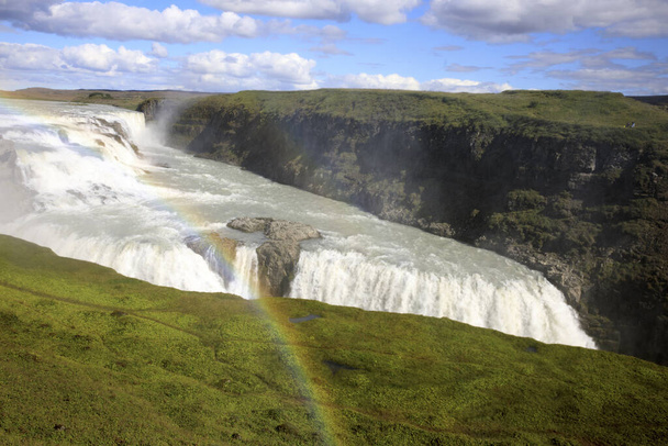 Gullfoss - Islandia - 25 sierpnia 2017: Słynny wodospad Gullfoss, Islandia, Europa - Zdjęcie, obraz