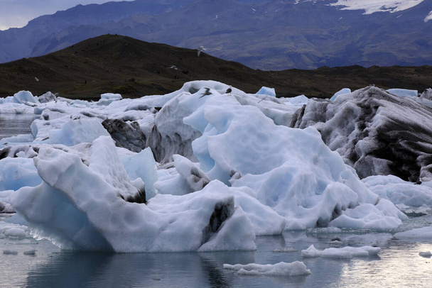 Jokulsarlon / Iceland - August 29, 2017: Ice formations and icebergs in Glacier Lagoon, Iceland, Europe - Valokuva, kuva