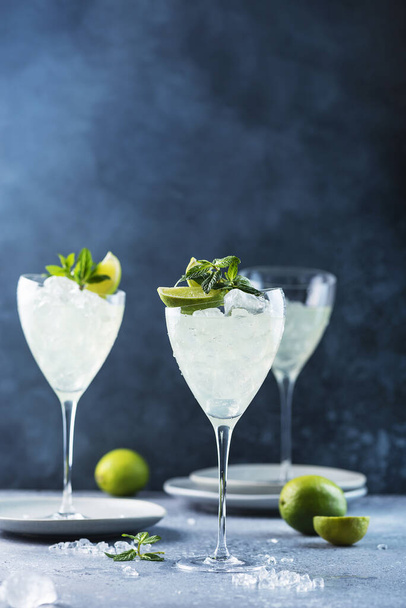 Summer cocktail mojito with rum, lime and mint, selective focus image - Фото, изображение