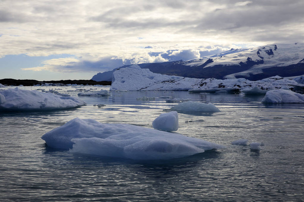 Jokulsarlon - Islande - 29 août 2017 : Formation de glace et icebergs dans la lagune des glaciers, Islande, Europe
 - Photo, image