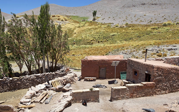House near the Geyser of Botijuela at the Antofalla volcanic zone at the Puna de Atacama, Argentina. Antofalla lies in the Antofagasta de La Sierra department of the northern Catamarca Province, in northwest Argentina. It is considered to be part of  - Photo, Image