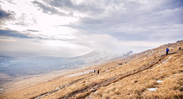 Trekking Gruppo Persone Natura all'aperto Attività sane Escursioni in montagna
 - Foto, immagini