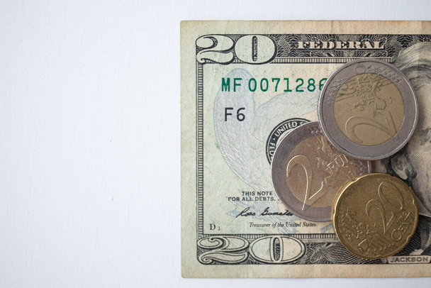 Monety euro i banknoty dolarowe USA - Zdjęcie, obraz