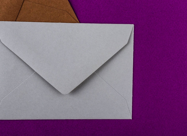 Colorful envelopes on a purple background. Mail envelopes on the table. - Foto, imagen