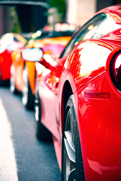 Des voitures de luxe. image de voitures rouges
 - Photo, image