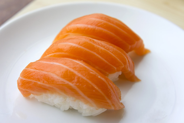 Суши-никири из лосося
 - Фото, изображение