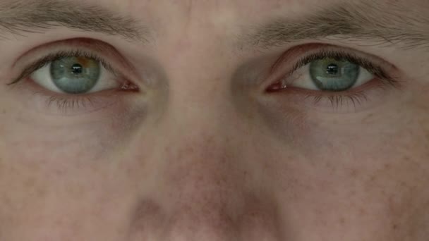 Close up of man's eyes crossing. - Footage, Video
