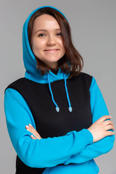 Woman in black and blue hoodie, mockup for logo or branding design - Foto, Imagem