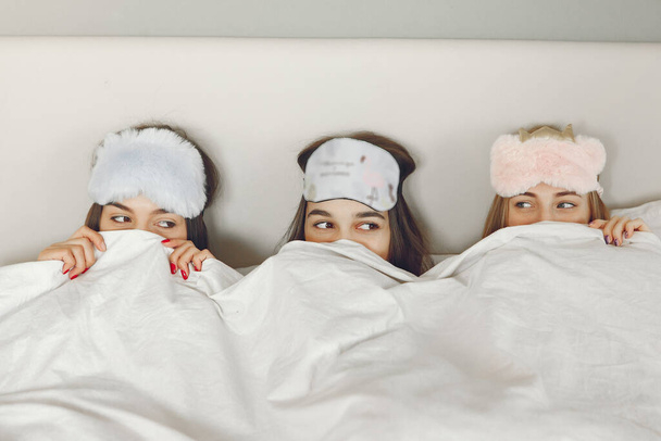 Three girls have pajamas party at home - Valokuva, kuva