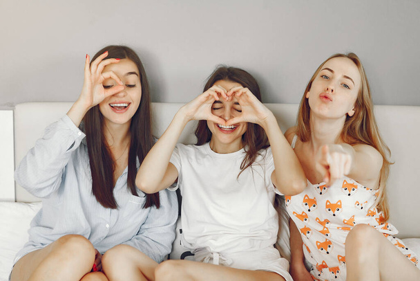 Three girls have pajamas party at home - Φωτογραφία, εικόνα