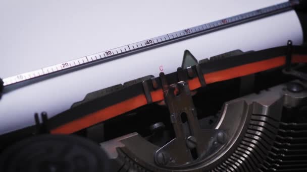 Wortkapitel auf Papier in einer alten Schreibmaschine - Filmmaterial, Video