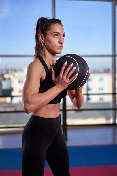 Fitness woman training with heavy medicinal ball - Foto, imagen