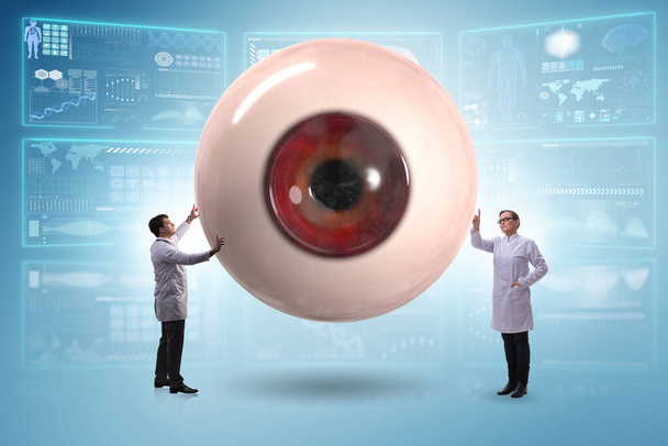 Врач изучает гигантский глаз в медицинской концепции
 - Фото, изображение