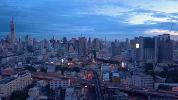 Vue Aérienne du Monument de la Victoire pendant la nuit à Bangkok, Thaïlande
 - Séquence, vidéo