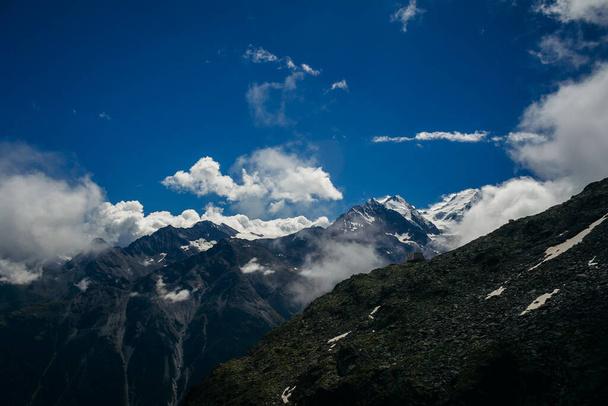 Sveitsin Alpit, Kauniit Alpit, Vuoret pilvissä
 - Valokuva, kuva